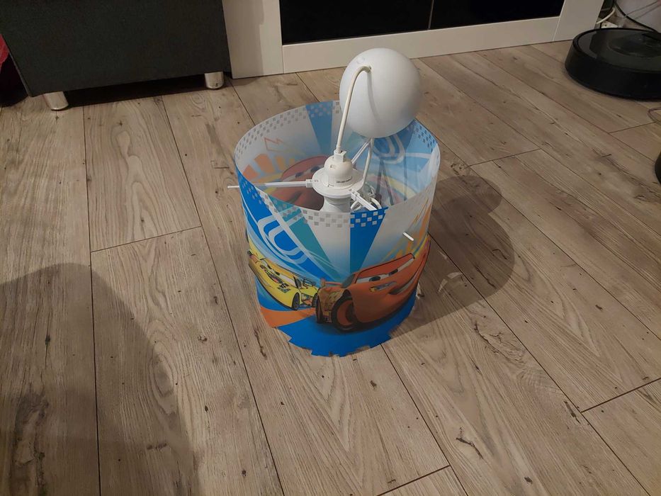 Lampa wisząca z motywem bajki Auta