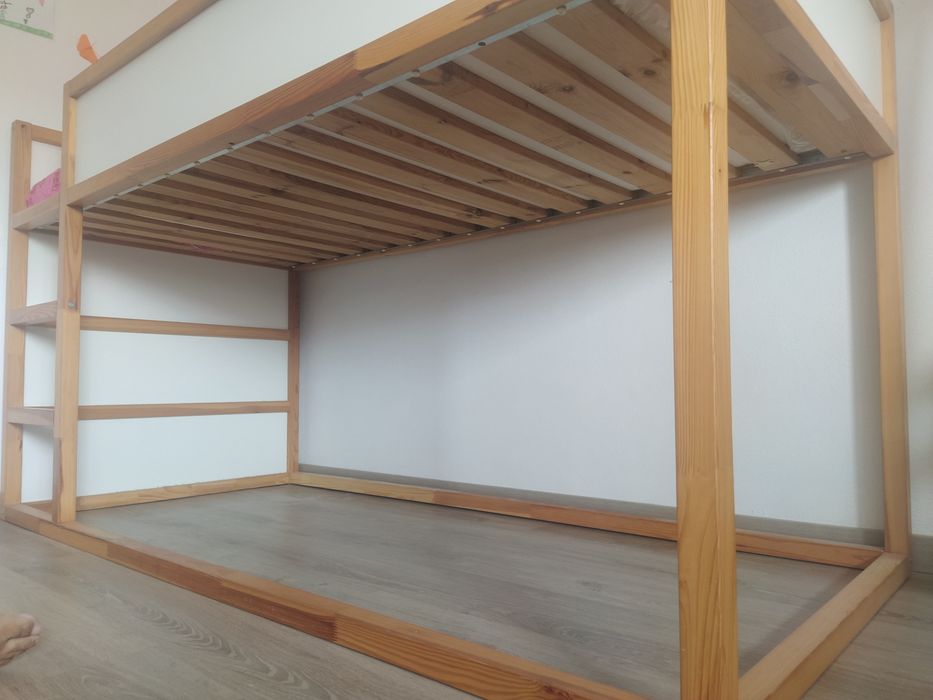 Cama Kura (IKEA) com colchão
