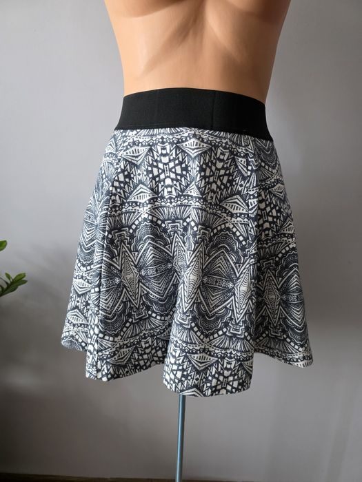 Reserved rozkloszowana spódnica we wzory S M