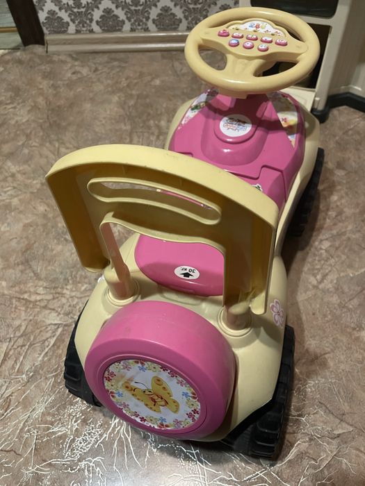 Продам машинку толокар