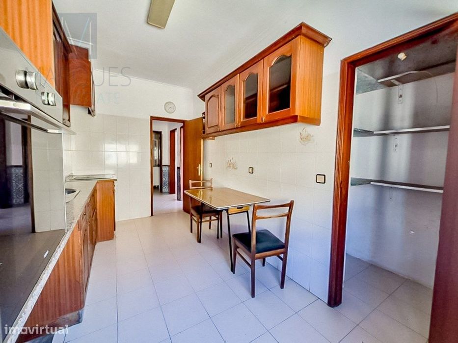 Apartamento T2 com Arrecadação em Casais de Mem Martins - Rio de Mouro — Rio de Mouro, Lisboa