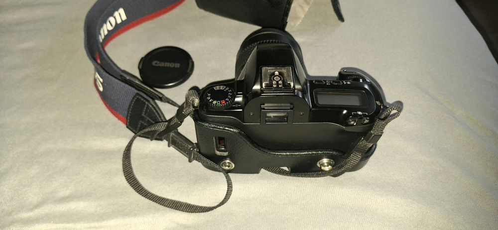 Canon EOS 500 + 18–55 + oryginalny futerał EOS – komplet