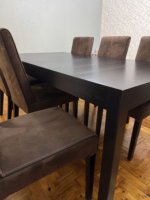 Mesa extensivel com 6 cadeiras (175/217/259)