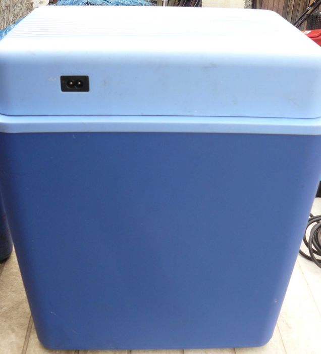 Lodówka turystyczna duża zasilana 12v i 230 volt