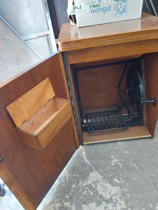 Sprawna maszyna do szycia firmy Pokój