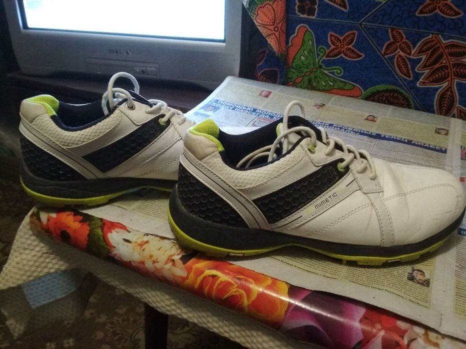 Продам  кожаные кроссовки .