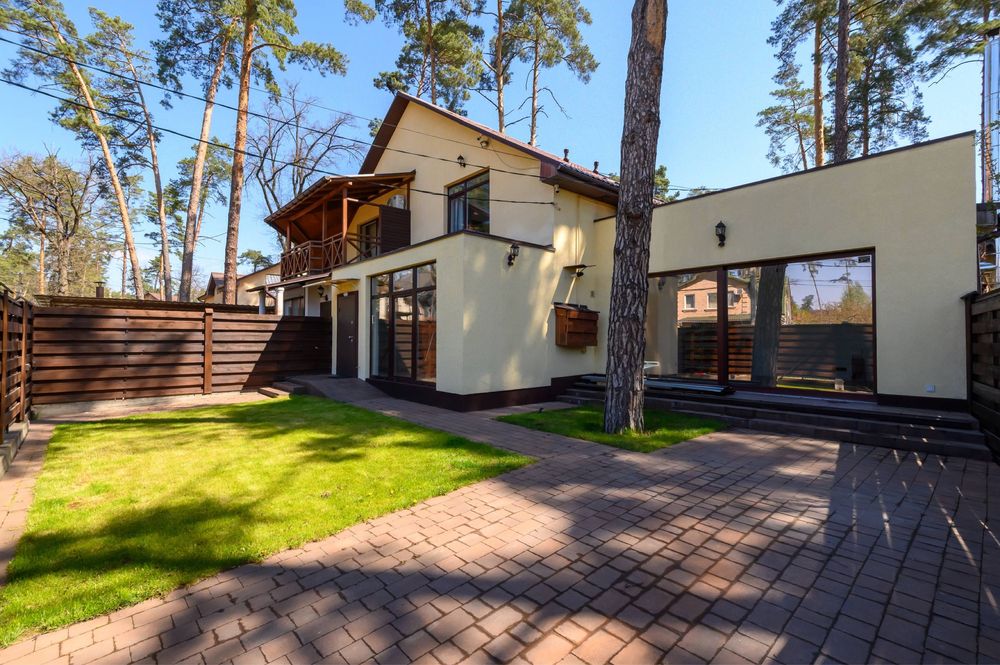 Квадрохаус 120 м² у Бучі, вул. Революції — $152 000. Індивідуальне газове опалення, тепла підлога, мансарда. Зроблено Якісний Ремонт.