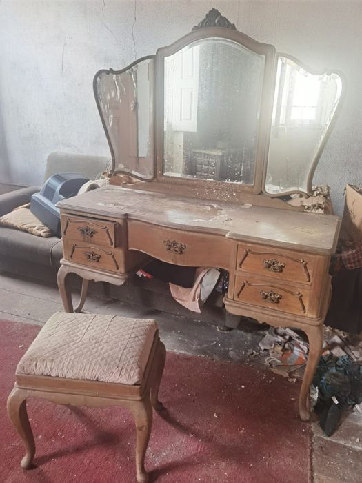 Pentiadeira antiga com banco