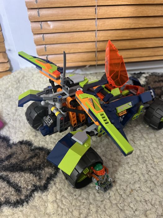 Лего конструктор Nexo Knights, машина Аарона (70355)