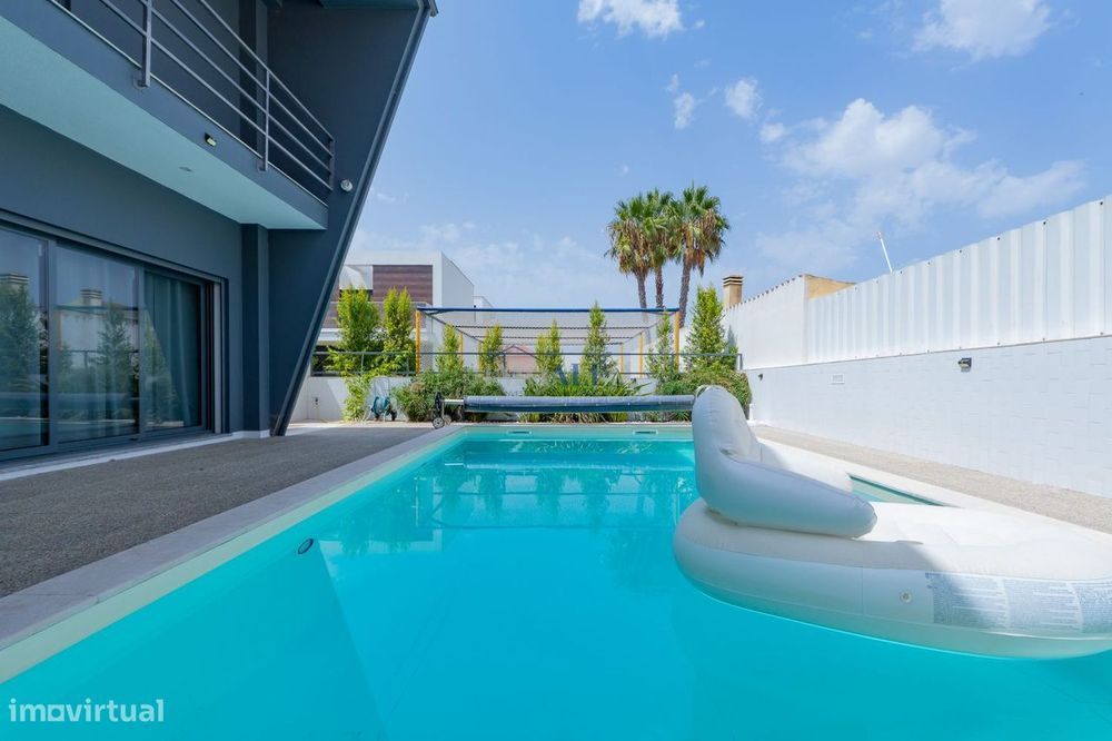 Moradia T3 com três suites e piscina, Quinta Anjo- Palmela