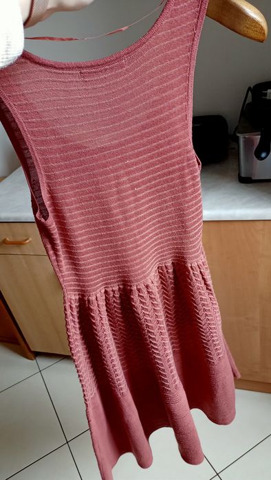 Sukienka sweterkowa na ramiączkach ze złotą nitką S/M