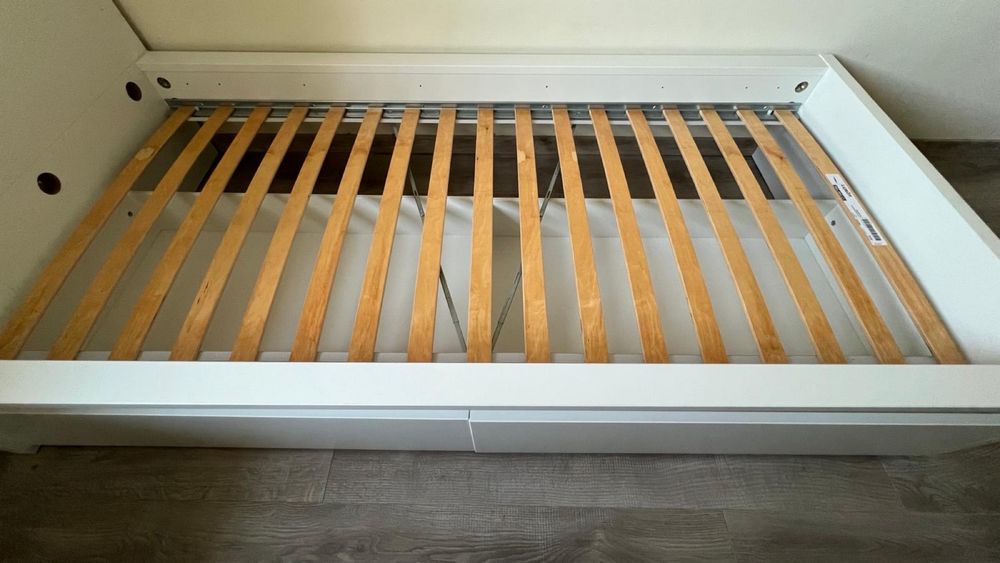 Cama Malm Ikea solteiro 2mx90cm com  estrado