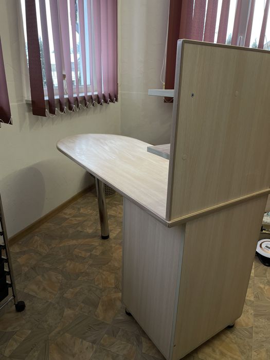 Продаю стіл манікюрний