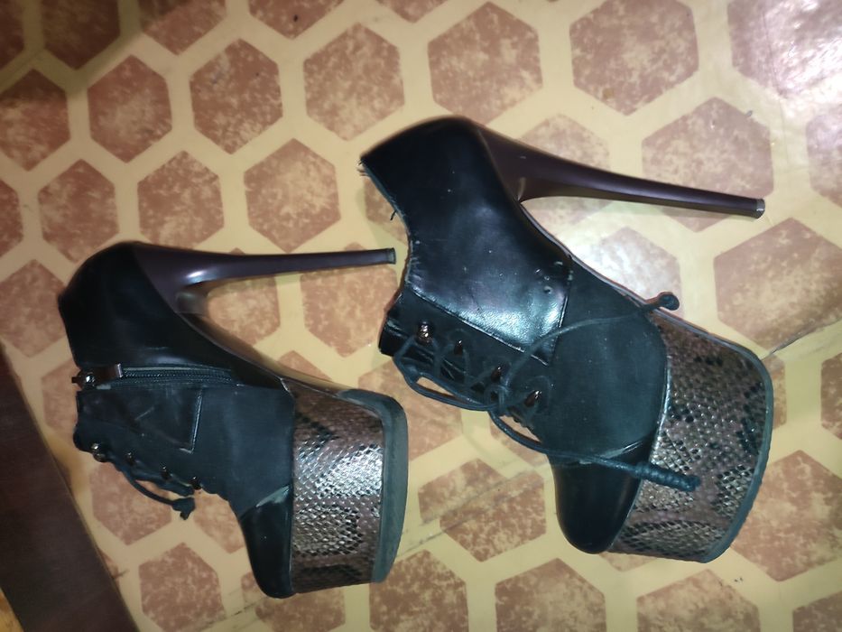 Туфлі жіночі, лабутени на високому каблучку