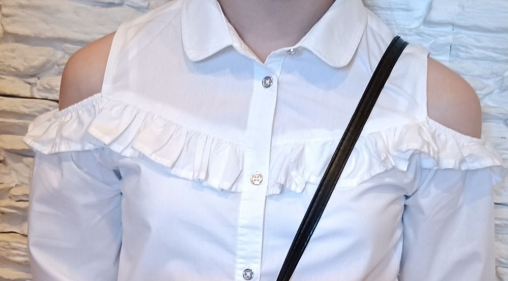 Bluzka dziewczęca biała 146r,((druga w prezencie)plus sweterek
