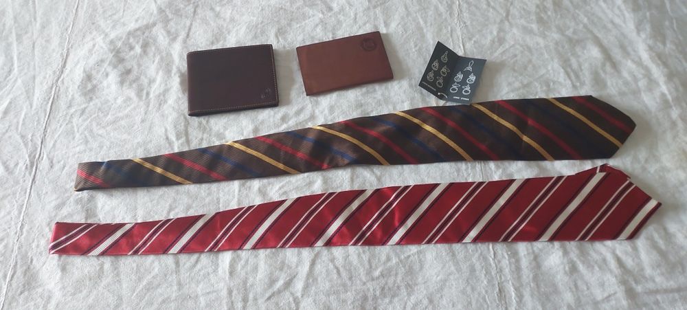 2 silk ties and 2 leather wallets, new