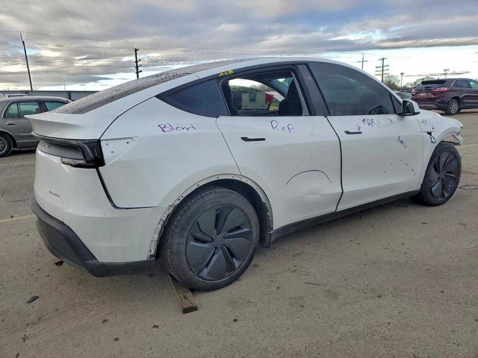 Tesla Model Y 2026