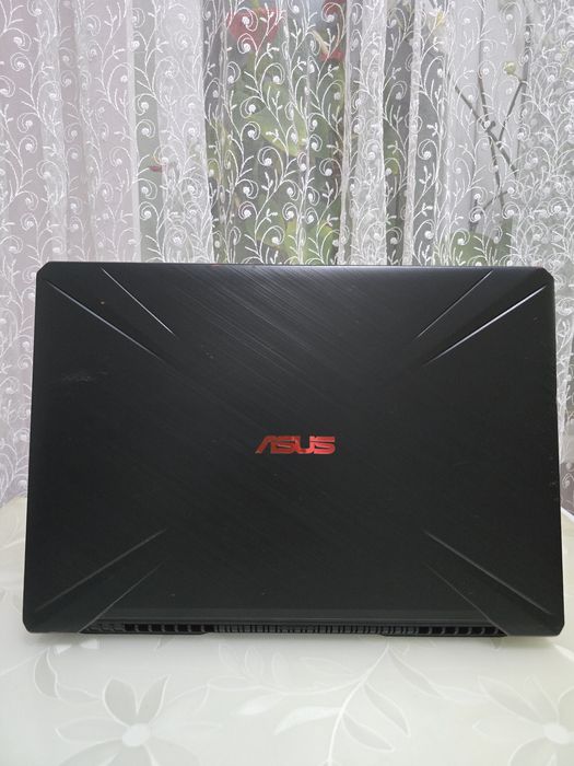 Asus TUF 17.3/144Hz/GTX 1060 6GB/SSD:512GB/i5-8300H/RAM:8GB