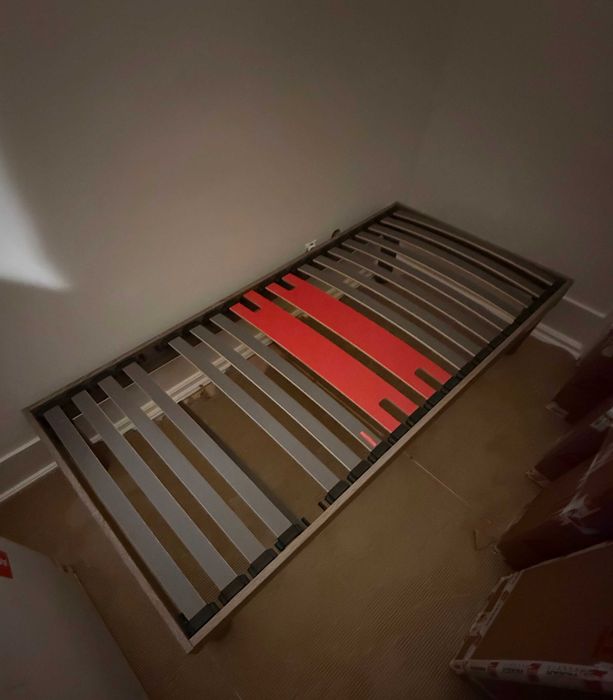 Cama individual e colchão novo