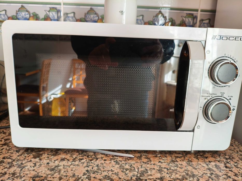 Microndas Branco Jocel ainda com um ano garantia