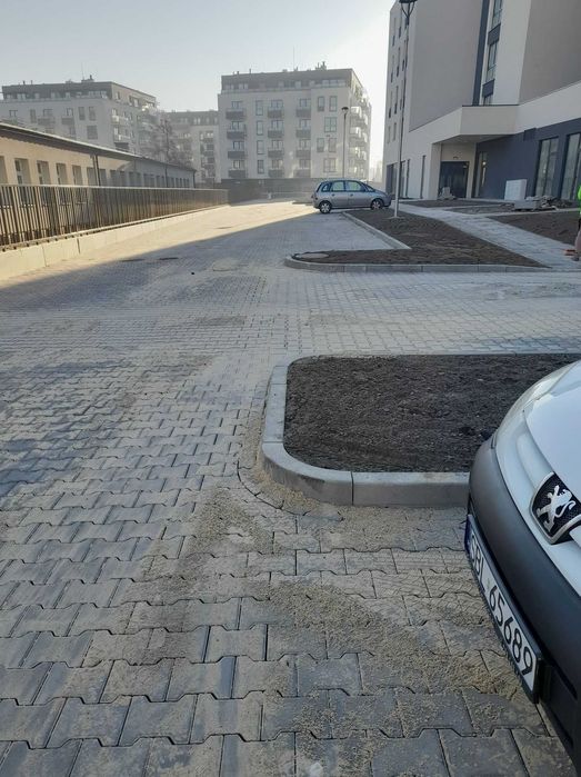 BRUKARSTWO – Układanie kostki brukowej, granitowej odwodnienia, usługi