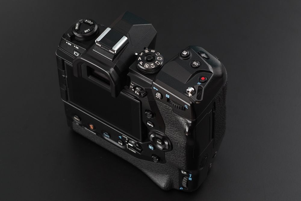 Olympus OM-D E-M1X, super stan, dodatki