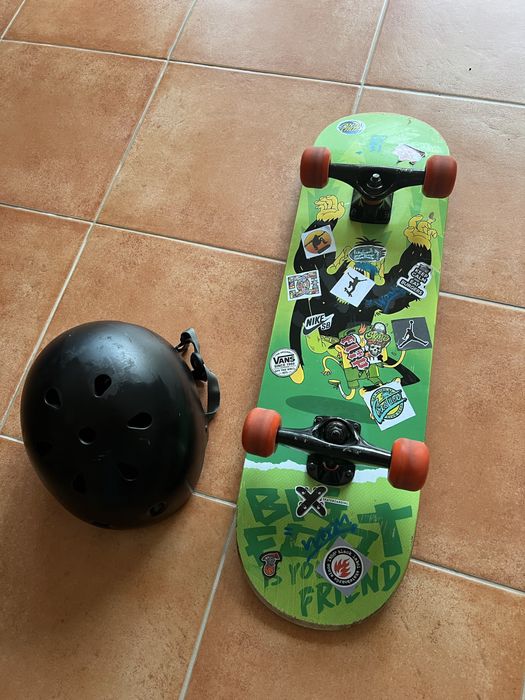 Skate e capacete