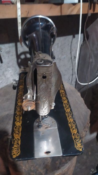 Продам швейную машинку