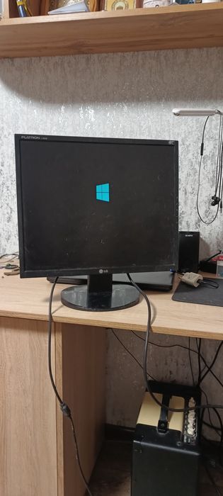 Монитор LG Flatron L1953S с кабелем VGA