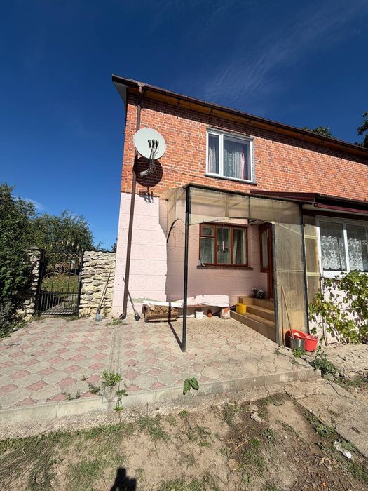 Продам  цегляний 2 поверховий будинок зі зручностями в с. Суйми  .