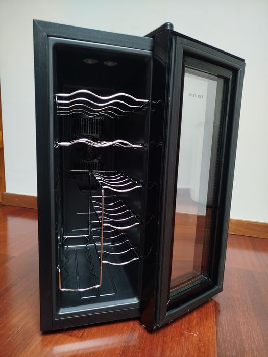 Garrafeira / Cave de vinhos Taurus