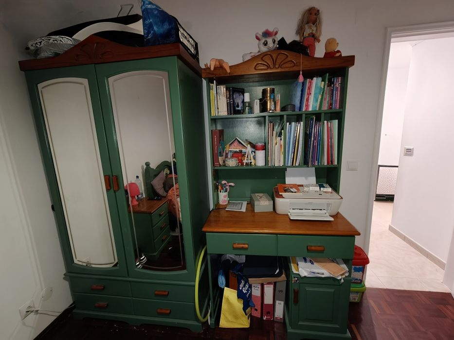 Quarto completo em madeira maciça