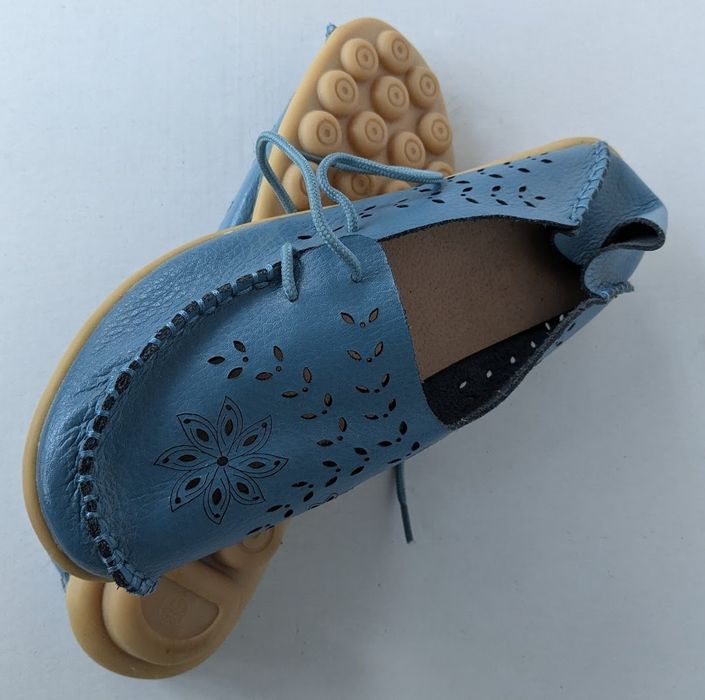 Прекрасні, дуже зручні і легенькі мокасини з Південної Кореї.