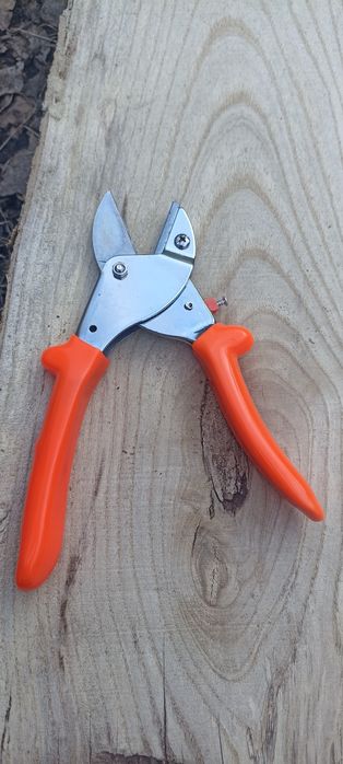 Секатор Японскoй стали Sk5  с прямым срезом GUALITY новий