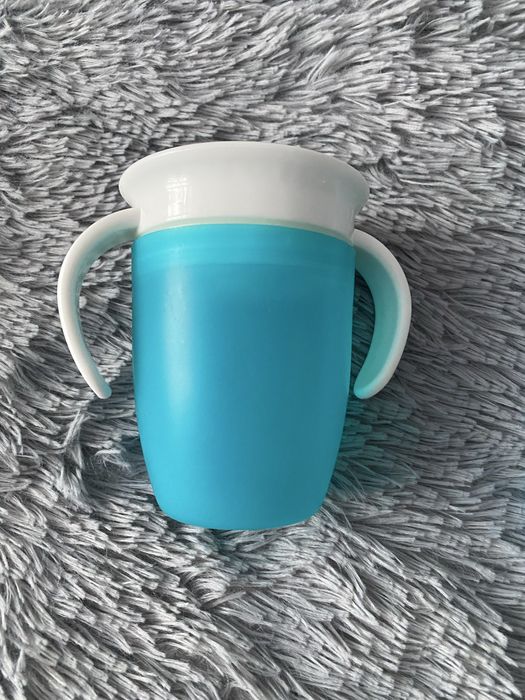 Дитяча чашка непроливайка