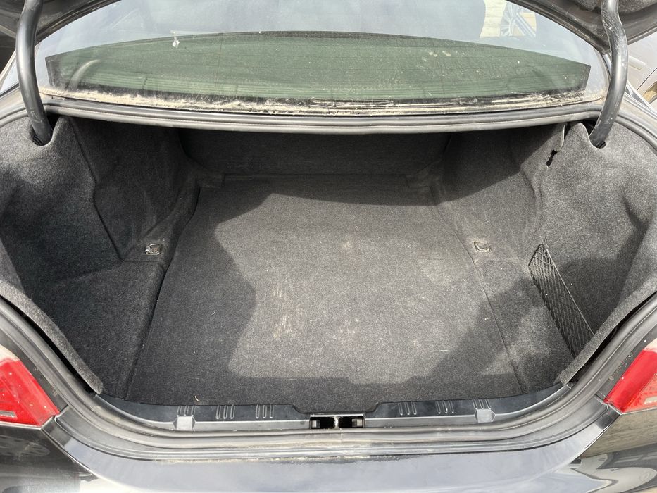 Wykladzina bagaznika tapicerka tyl tylna bmw e60 sedan czarna komplet boczki