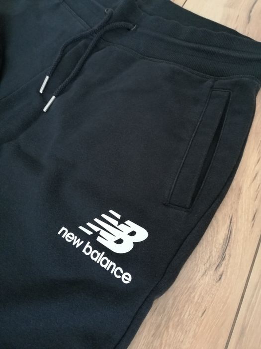 Spodnie dresowe new balance L