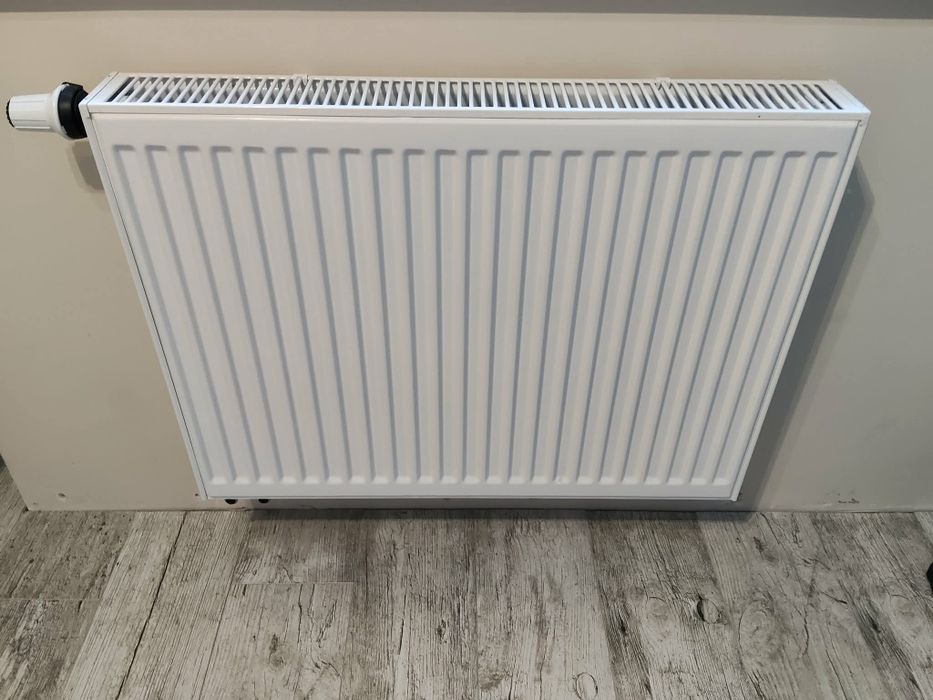 Grzejnik Purmo 80x60 cm z głowicą Danfoss