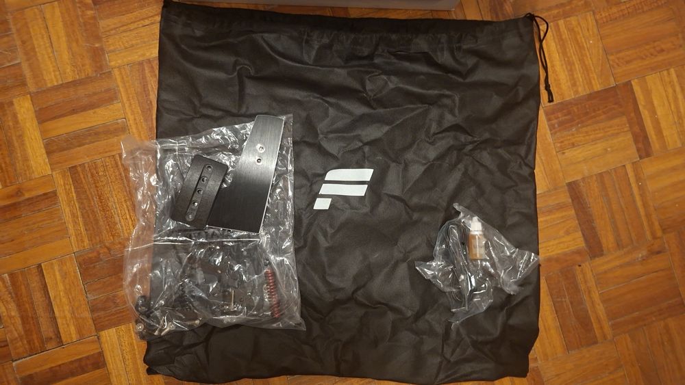 vendo pedal Fanatec V3 com brake performance kit