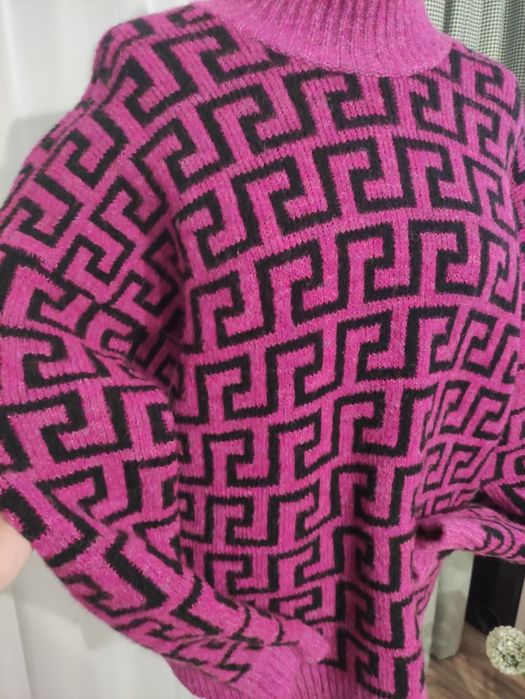 Gruby sweter we wzory oversize