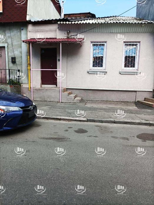 Продаж 3-кімнатної квартири в Центрі.
