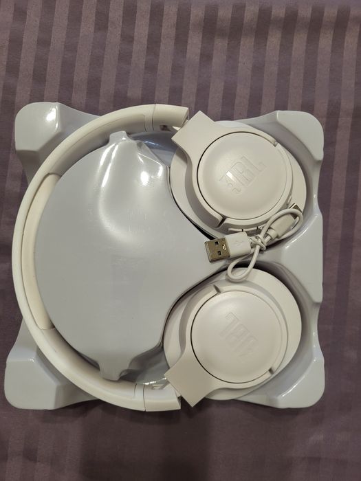 Безпровідні навушники JBL