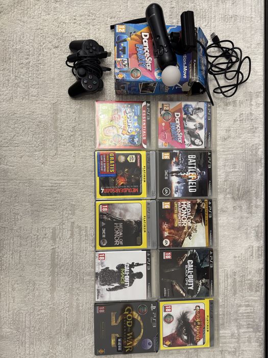Ps3 com comandos, camera e 10 jogos