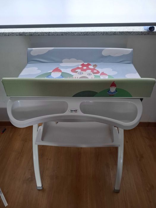 Conjunto peças. Banheira e mudador de fraldas. Nubelizador. Movel sala