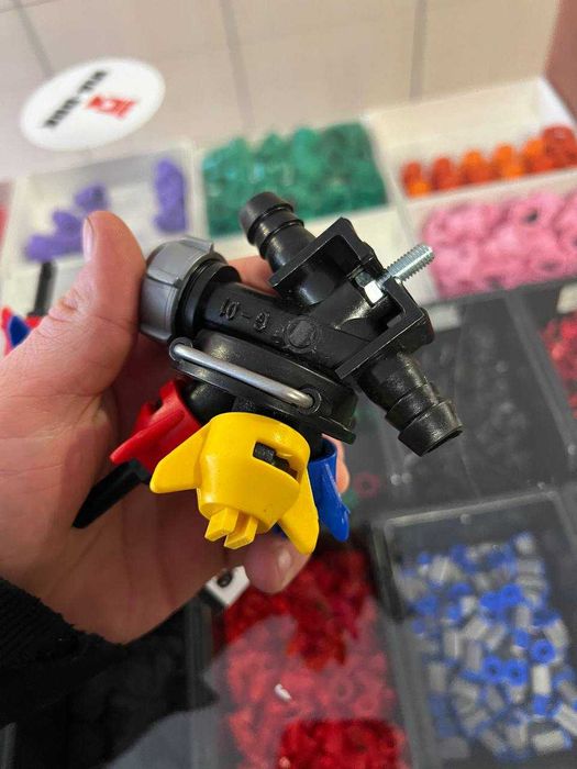 Трьох позиційна ФОРСУНКА для оприскувача Обприскувача Розпилювач