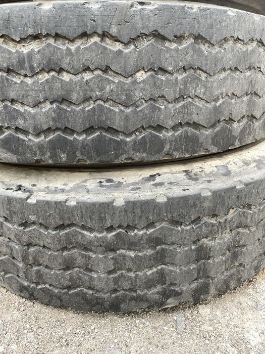 Pneus 9.5r17.5 para camião 4 usados + 2 quase novos.
