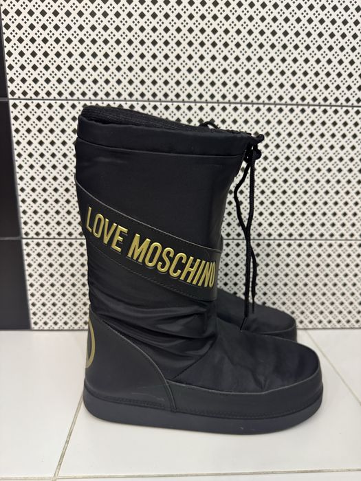 Зимові чоботи LOVE MOSCHINO