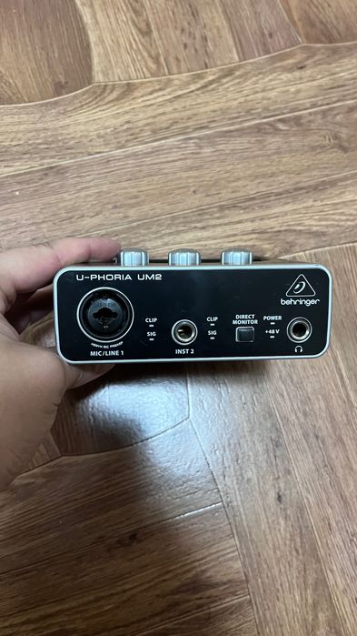Аудіоінтерфейс/аудіокарта Behringer U-PHORIA UM2