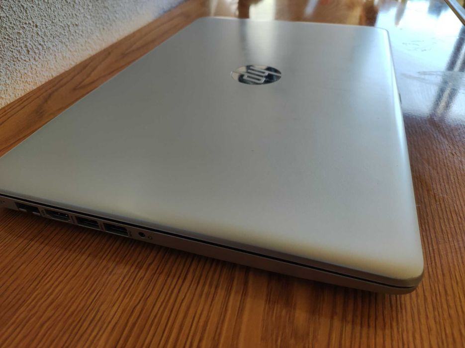 Portátil HP Laptop 15-da0xxx DEFG1JJT de 2020 com 2 anos e meio de uso