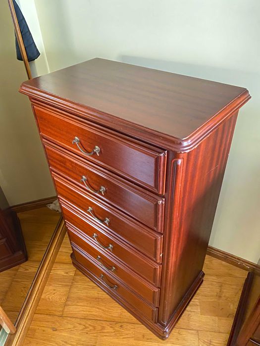 OPORTUNIDADE! Cómoda/Camiseiro